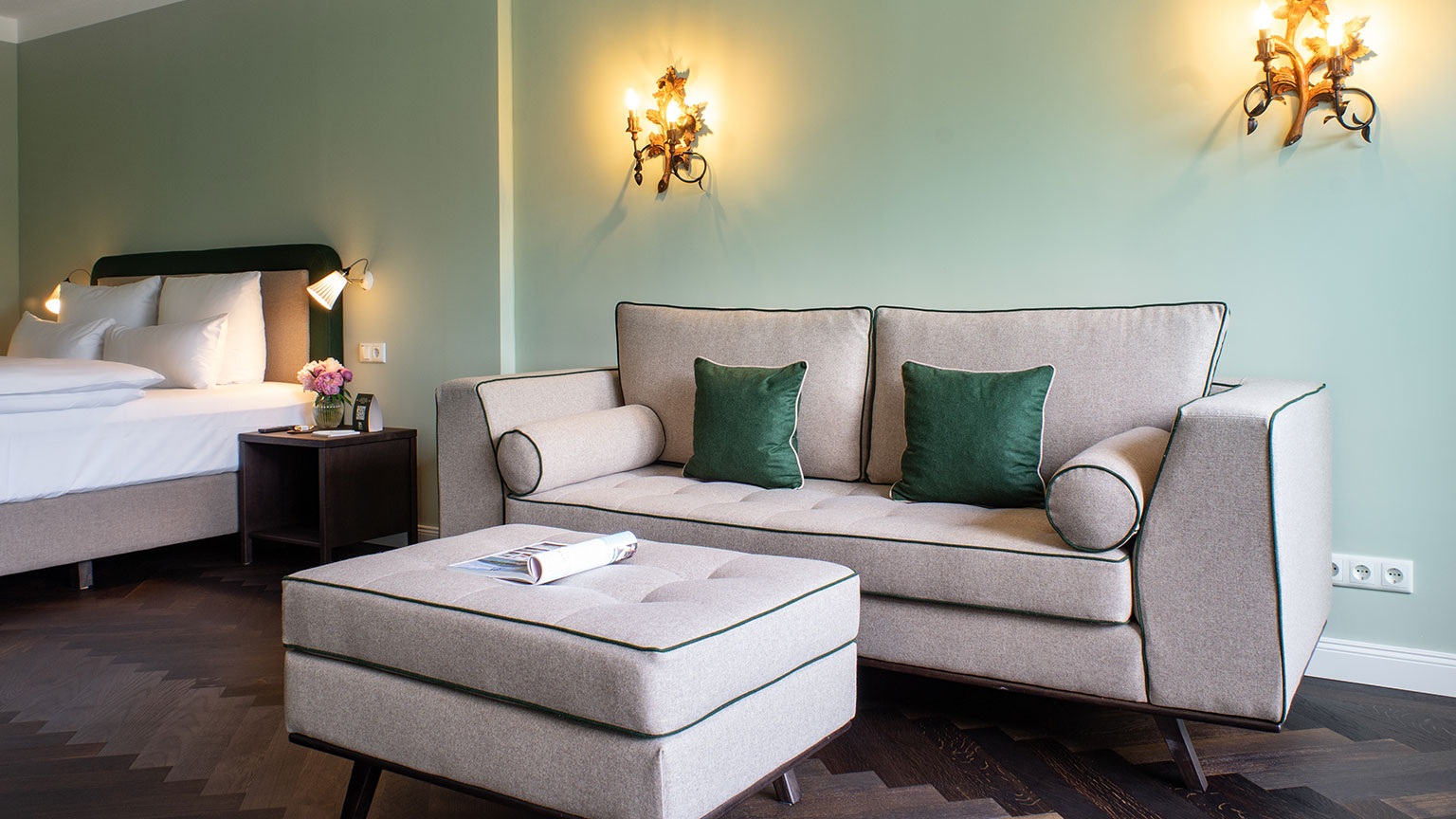 Modern-aber-mit-alpinem-Charme-unsere-Lounge-1-4